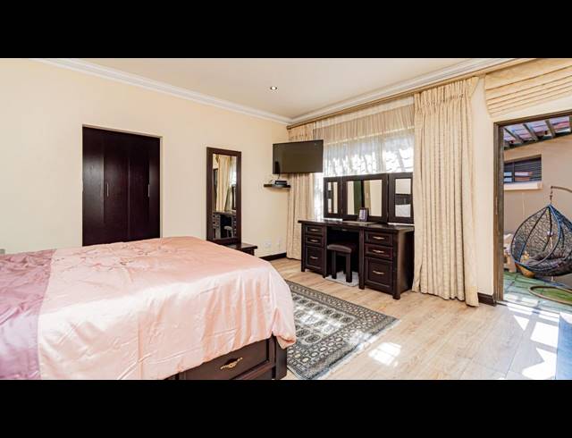 4 BEDROOM FREEHOLD FOR SALE IN MEYERSDAL